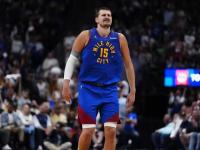 爱游戏登录app-约基奇关键时刻救险，曼联力保胜局拿下系列赛